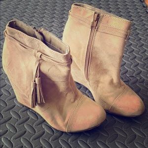 Heeled boots